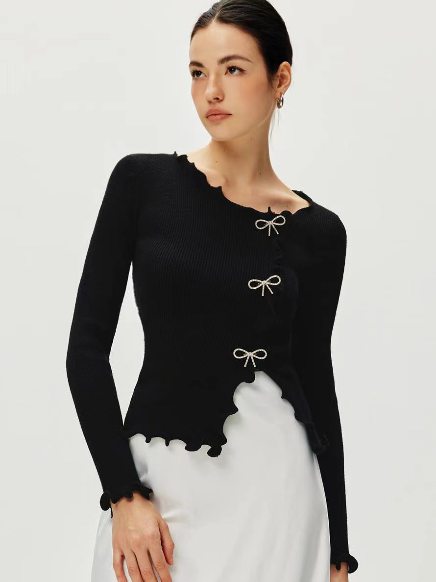 Pullover mit Strass-Schleife und gewelltem Saum