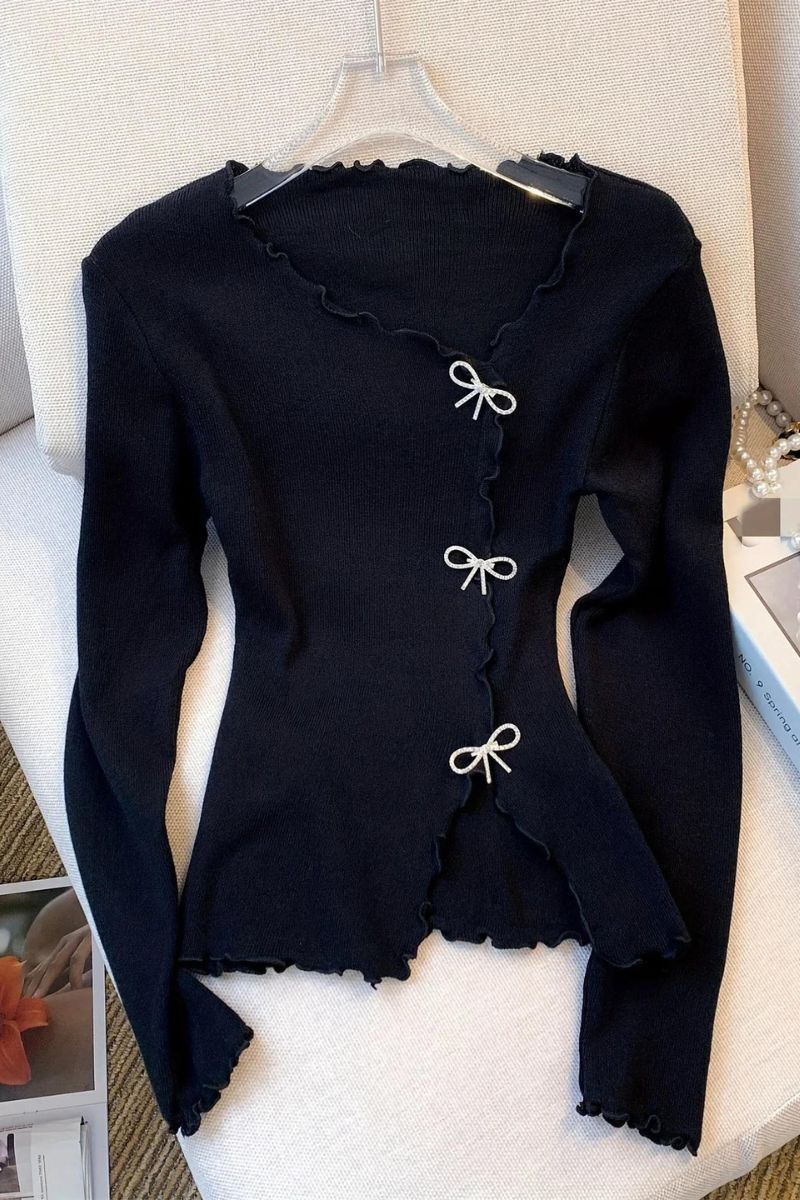 Pullover mit Strass-Schleife und gewelltem Saum