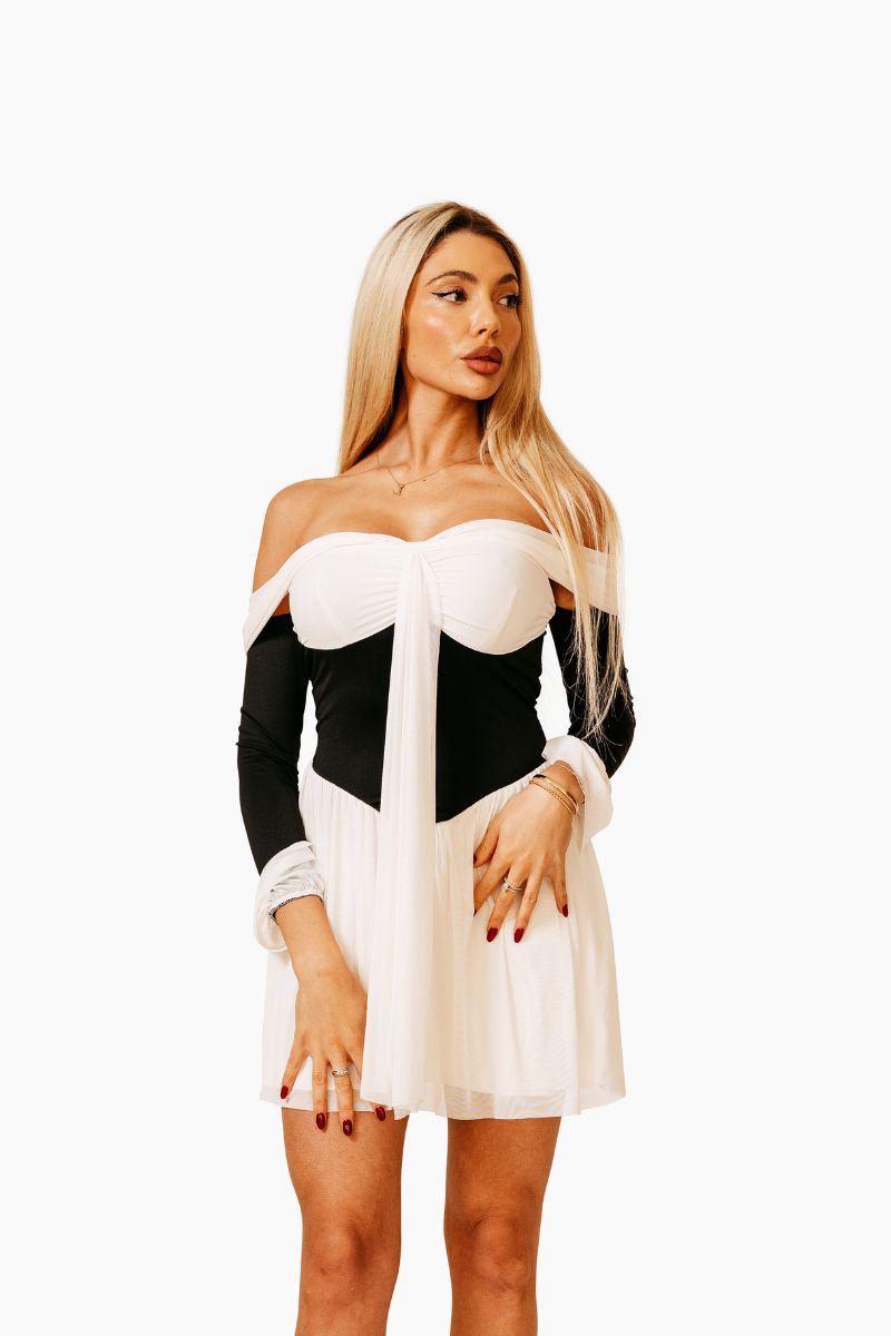 Schulterfreies Kleid mit Schleife