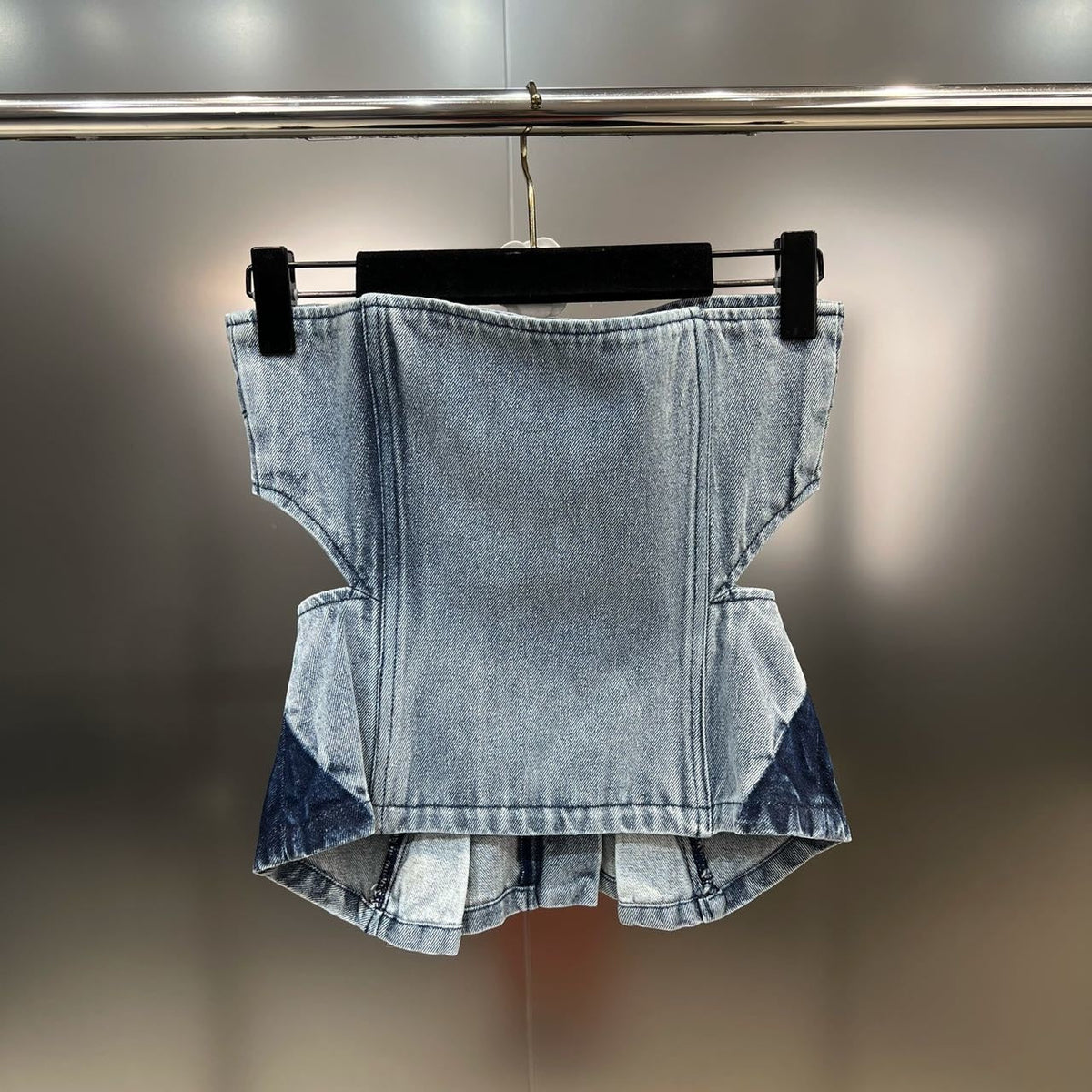Schlagjeans mit Abnähern und Doppelreißverschluss