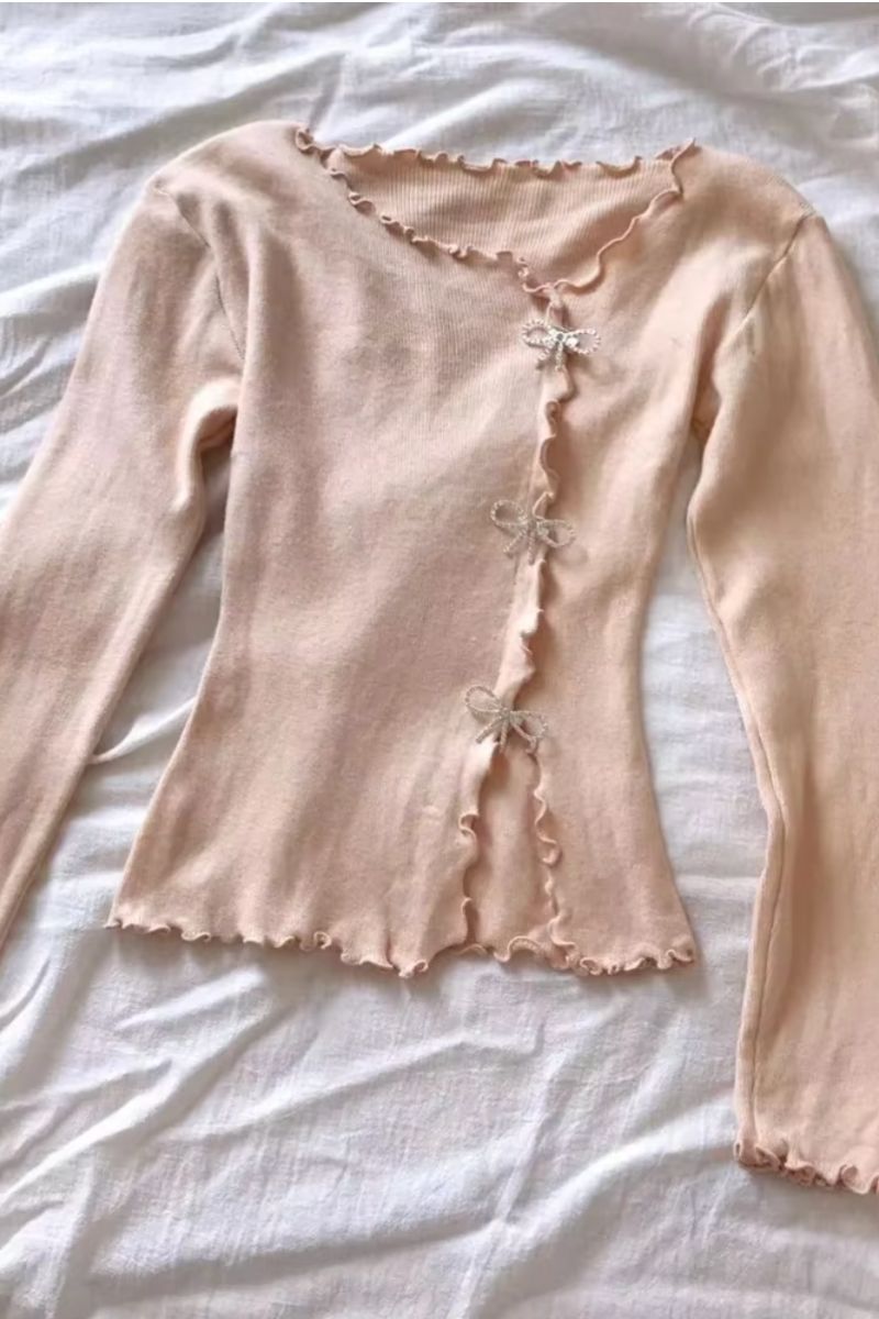 Pullover mit Strass-Schleife und gewelltem Saum