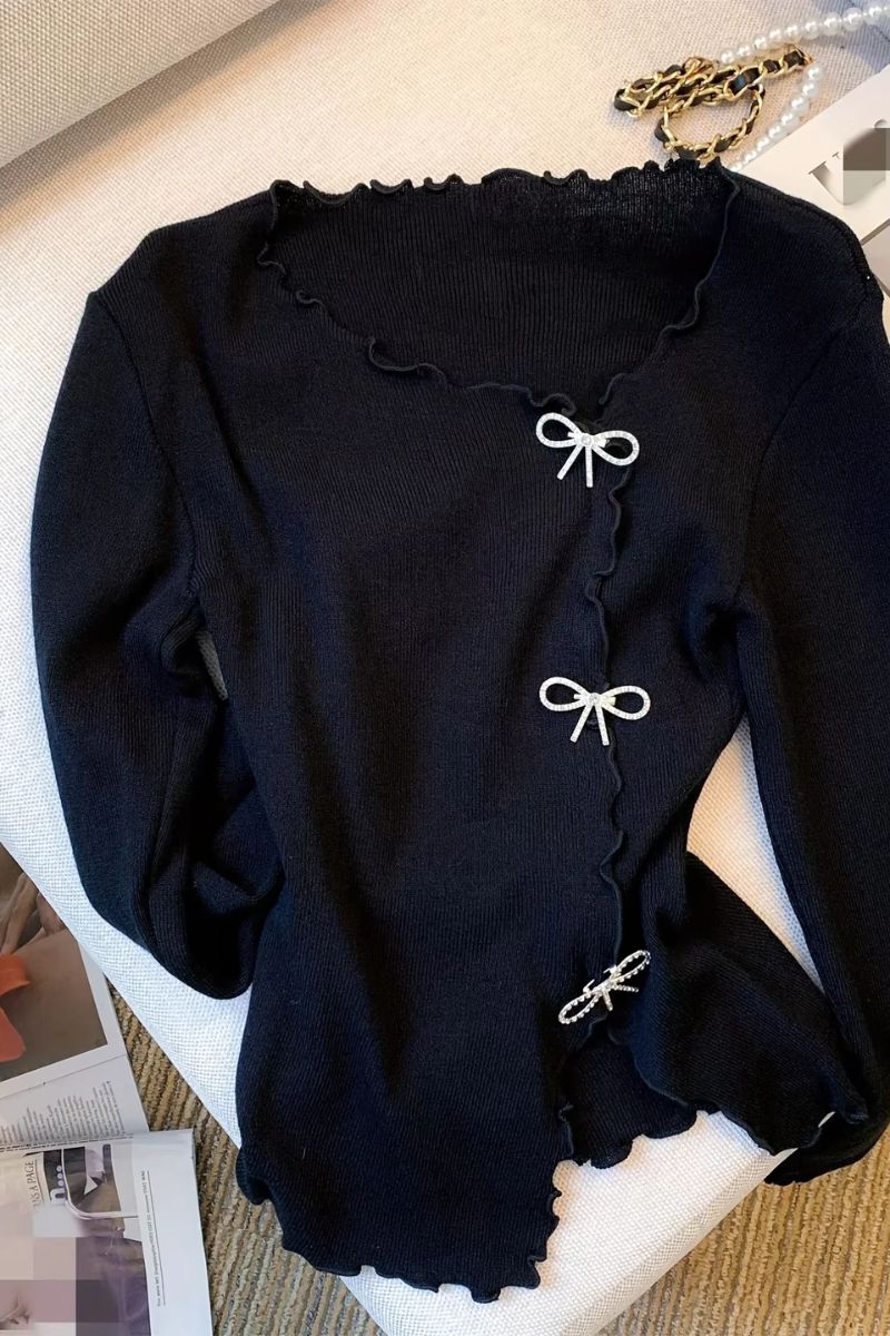 Pullover mit Strass-Schleife und gewelltem Saum