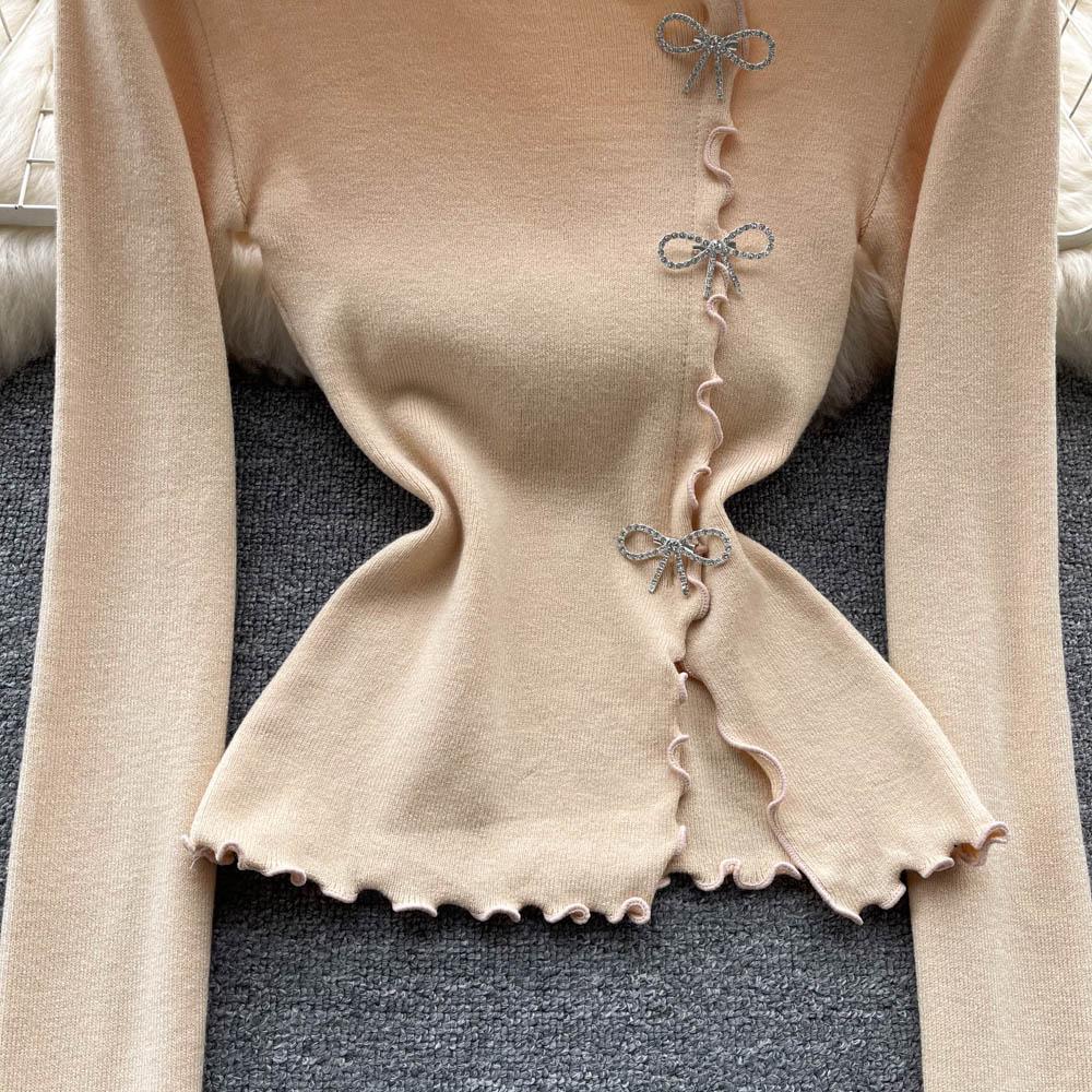 Pullover mit Strass-Schleife und gewelltem Saum