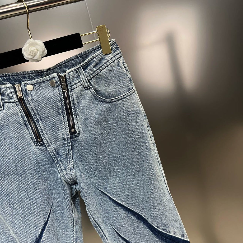 Schlagjeans mit Abnähern und Doppelreißverschluss