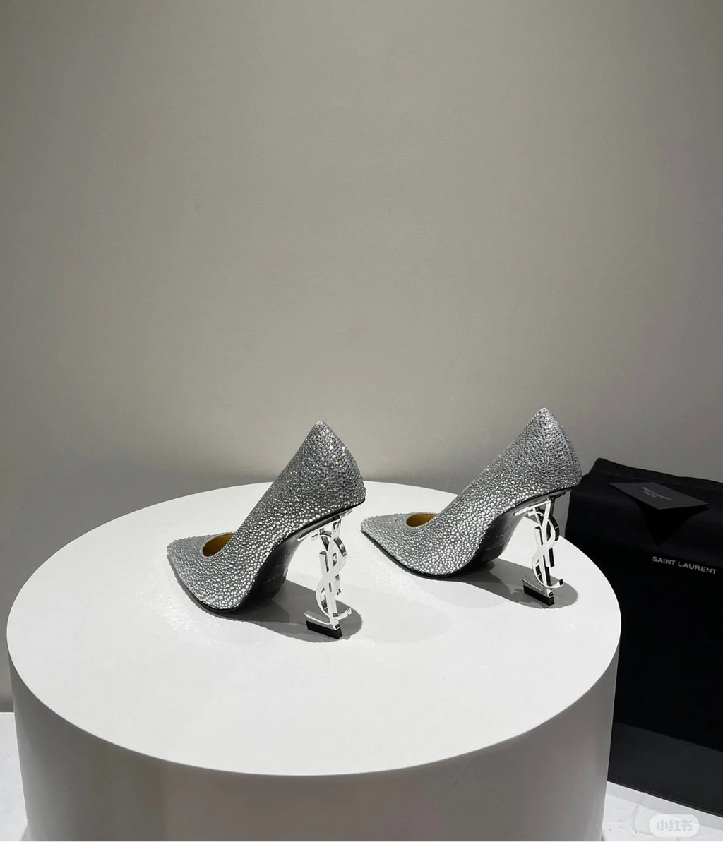 GLAMOURÖSE SISY | HIGH HEELS