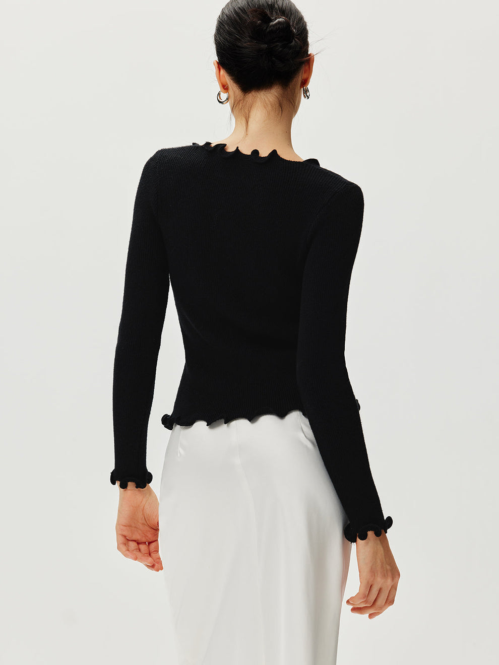 Pullover mit Strass-Schleife und gewelltem Saum