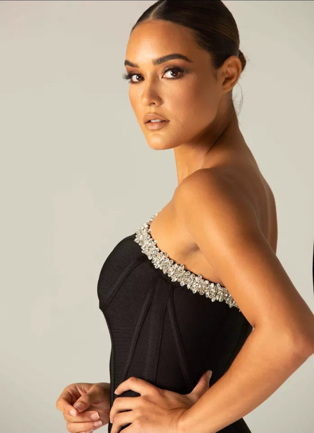 SANDRINA DIAMANTÉ-CUT-OUT-KLEID