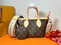 sac LV  associé à une mini trousse