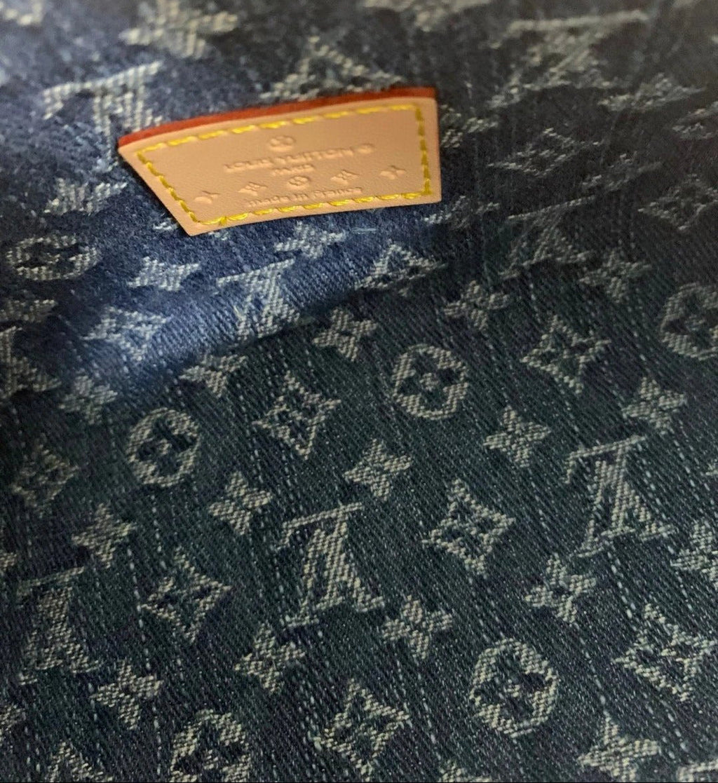 1008954