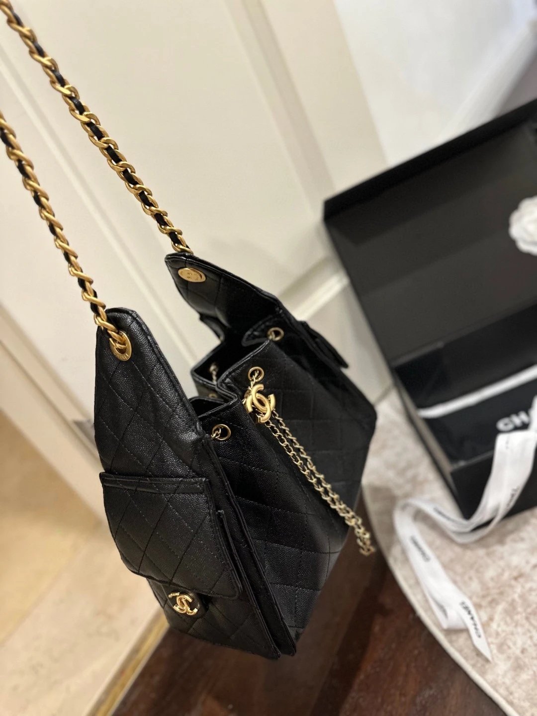 596866